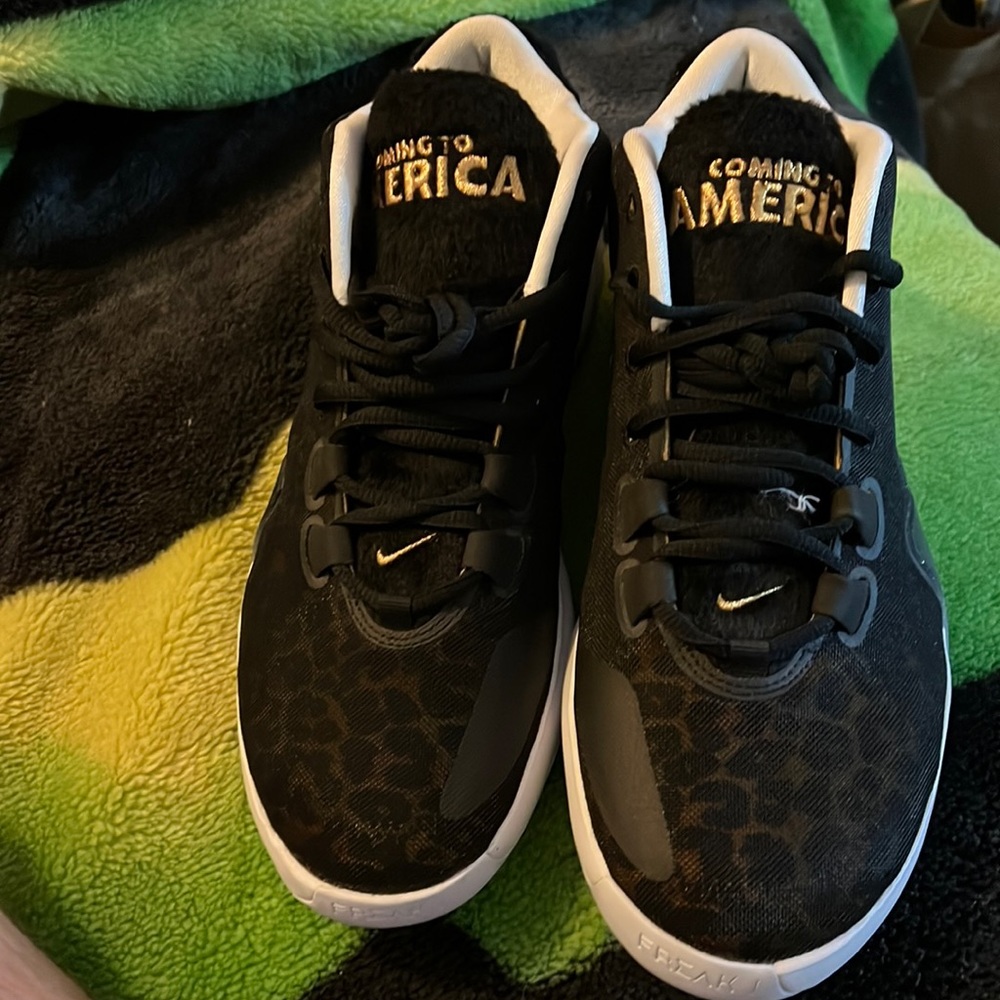 9.5 Nike zoom freak 1’Coming to America basketball shoe